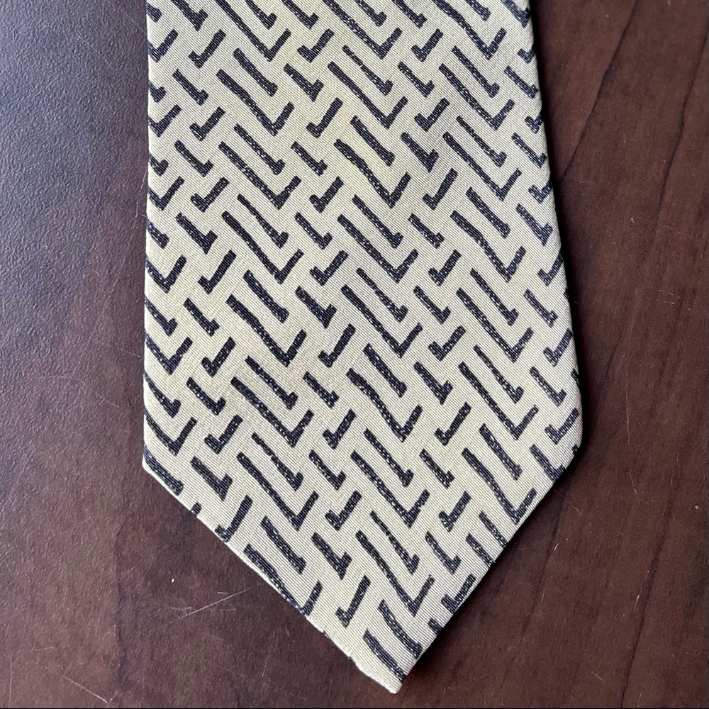 Vintage Hugh Boss 100% silk tie Italy